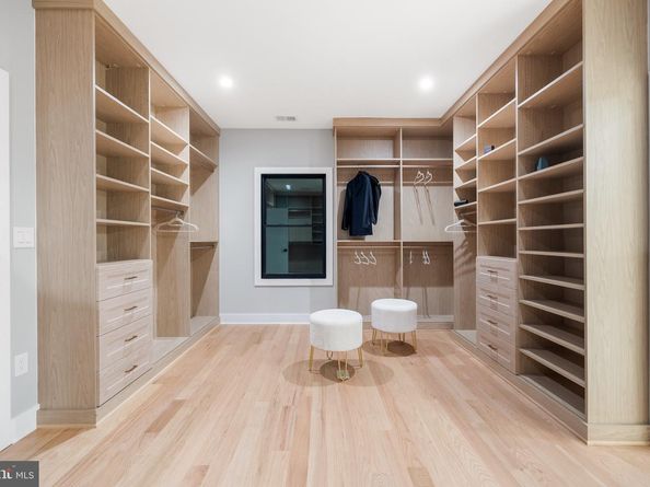1052 Balls Hill Road, Mclean VA 22101