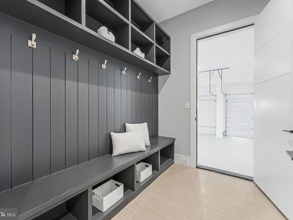 1052 Balls Hill Road, Mclean VA 22101