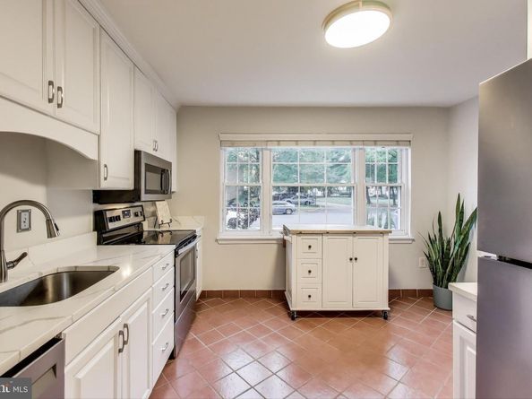 7836 Snead Lane, Falls Church VA 22043