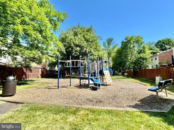 7836 Snead Lane, Falls Church VA 22043