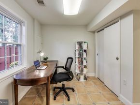 7836 Snead Lane, Falls Church VA 22043