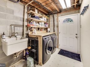 7836 Snead Lane, Falls Church VA 22043