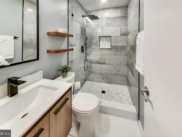 7836 Snead Lane, Falls Church VA 22043