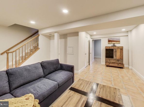 7836 Snead Lane, Falls Church VA 22043