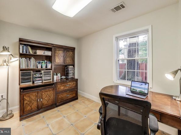 7836 Snead Lane, Falls Church VA 22043