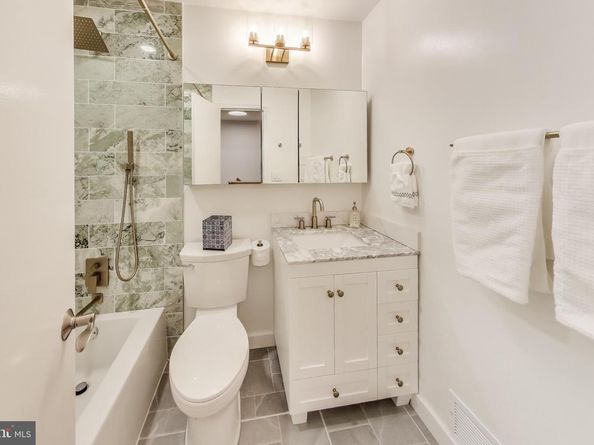 7836 Snead Lane, Falls Church VA 22043