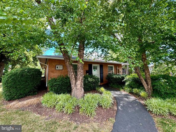 7836 Snead Lane, Falls Church VA 22043
