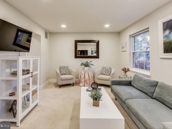 7836 Snead Lane, Falls Church VA 22043
