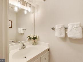 7836 Snead Lane, Falls Church VA 22043