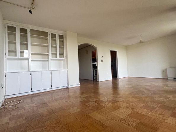 4242 East West Highway 618, Chevy Chase MD 20815