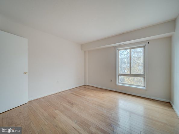 5250 Valley Forge Drive 315, Alexandria VA 22304