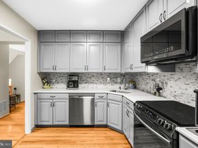 2418 Ridgehampton Court, Reston VA 20191