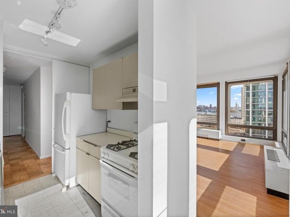 200 Locust Street 10GN, Philadelphia PA 19106