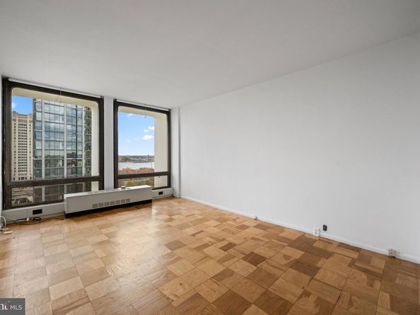 200 Locust Street 10GN, Philadelphia PA 19106