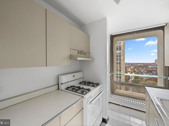 200 Locust Street 10GN, Philadelphia PA 19106