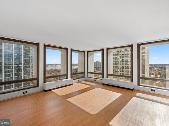 200 Locust Street 10GN, Philadelphia PA 19106