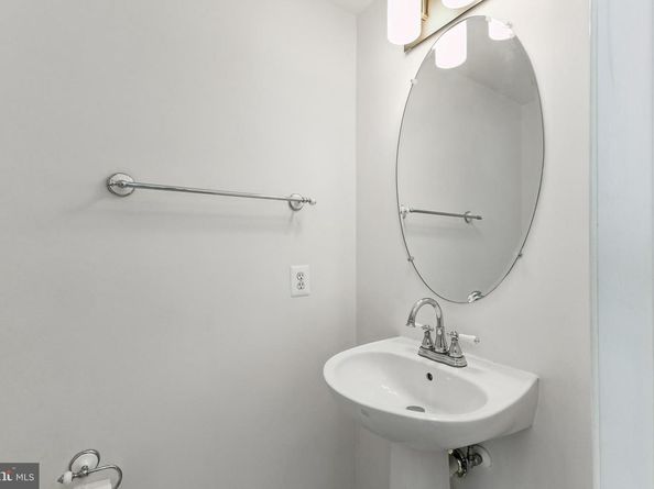 13083 Rose Petal Circle, Herndon VA 20171