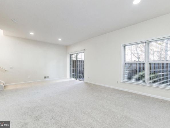 13083 Rose Petal Circle, Herndon VA 20171