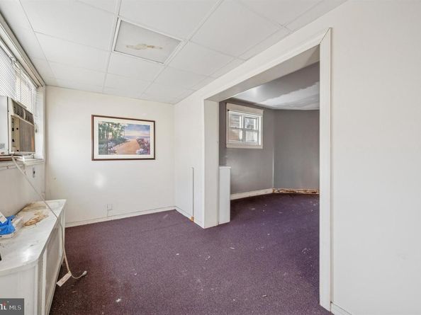 4085 Ford Road, Philadelphia PA 19131