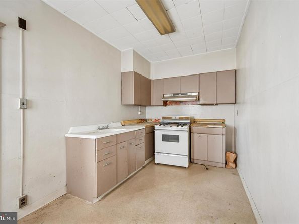 4085 Ford Road, Philadelphia PA 19131