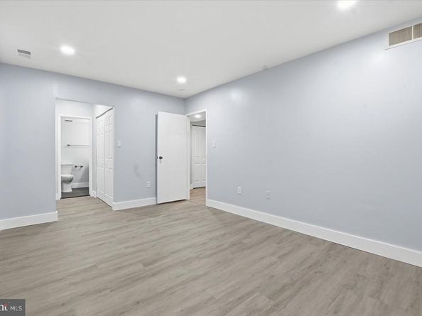 9713 Kings Crown Court 1, Fairfax VA 22031