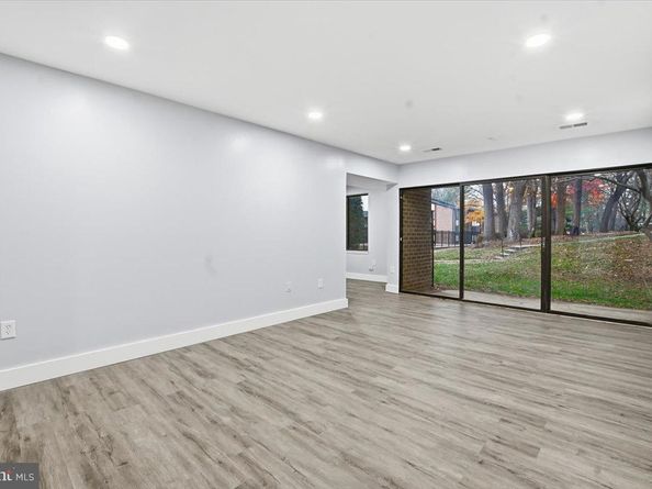 9713 Kings Crown Court 1, Fairfax VA 22031