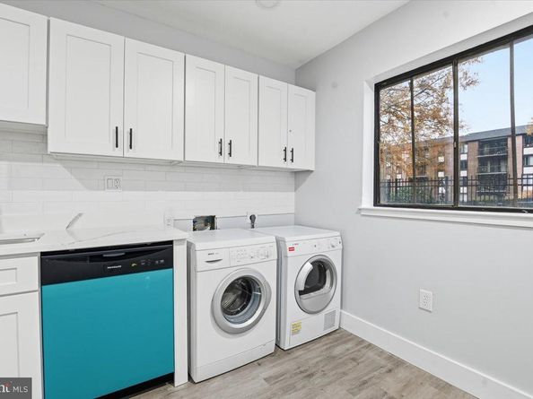 9713 Kings Crown Court 1, Fairfax VA 22031