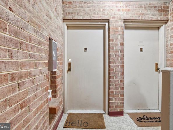 9713 Kings Crown Court 1, Fairfax VA 22031