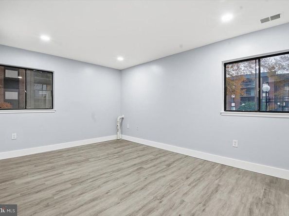 9713 Kings Crown Court 1, Fairfax VA 22031