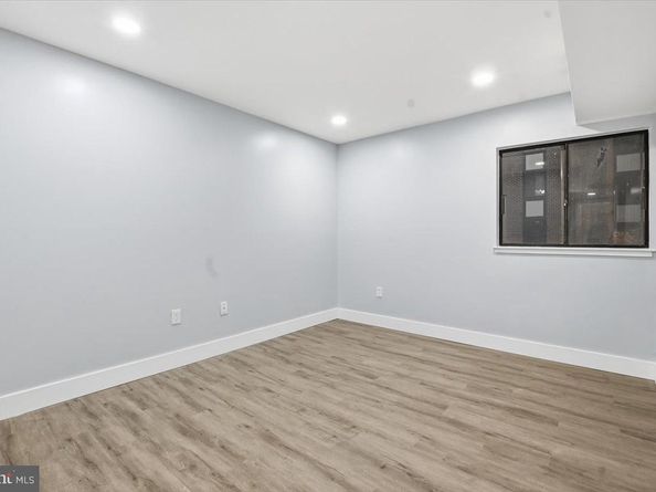 9713 Kings Crown Court 1, Fairfax VA 22031