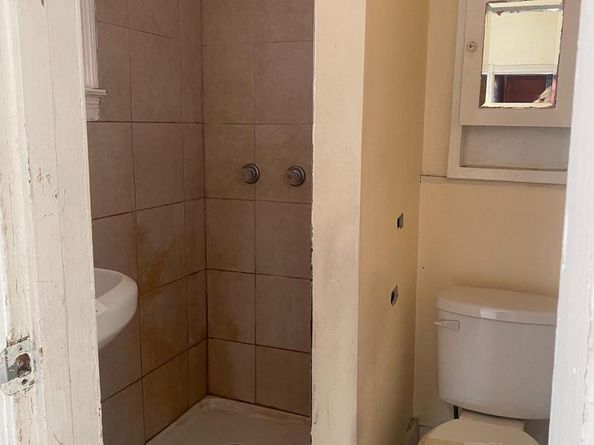 1512 W Glenwood Avenue, Philadelphia PA 19132