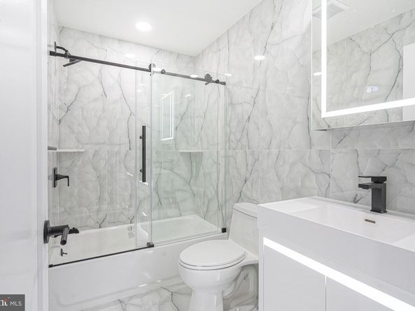 808 Fernon Street, Philadelphia PA 19148