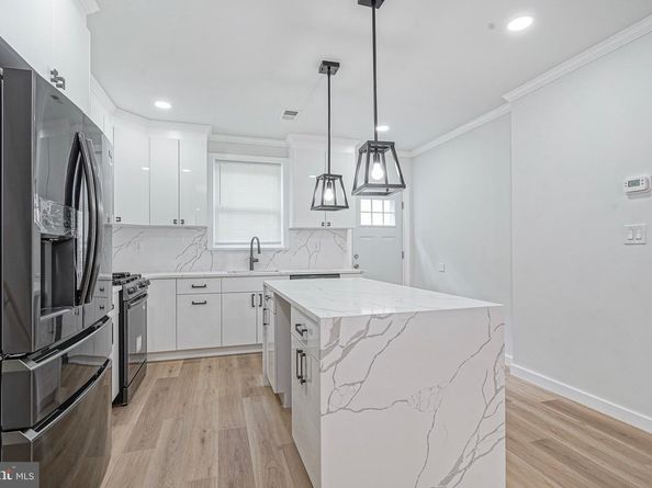 808 Fernon Street, Philadelphia PA 19148