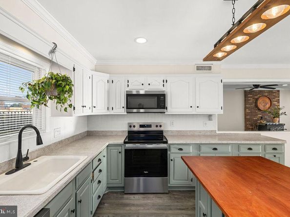 503 S Maple Court, Sterling VA 20164