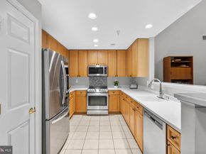 5108 Donovan Drive 404, Alexandria VA 22304