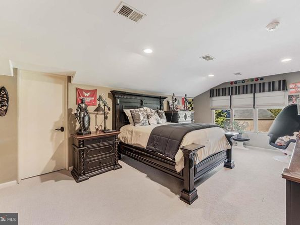 2 Piney Meetinghouse Court, Potomac MD 20854