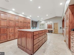 2 Piney Meetinghouse Court, Potomac MD 20854