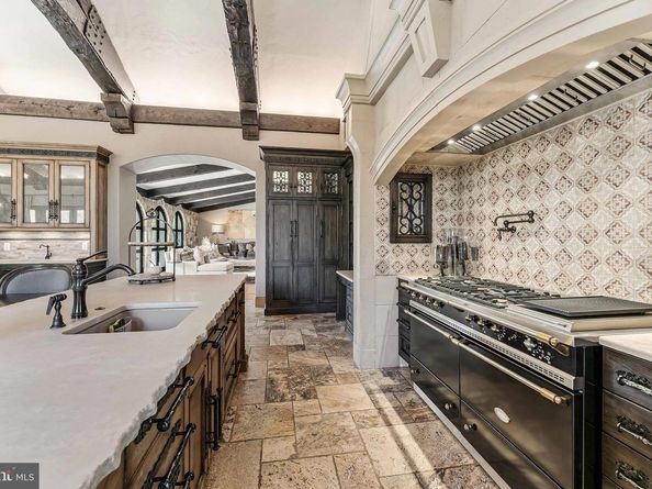 2 Piney Meetinghouse Court, Potomac MD 20854