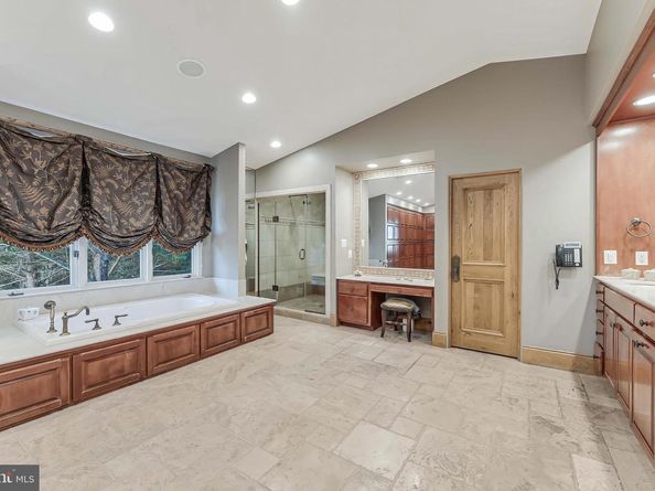 2 Piney Meetinghouse Court, Potomac MD 20854