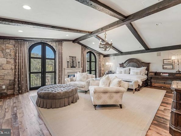 2 Piney Meetinghouse Court, Potomac MD 20854