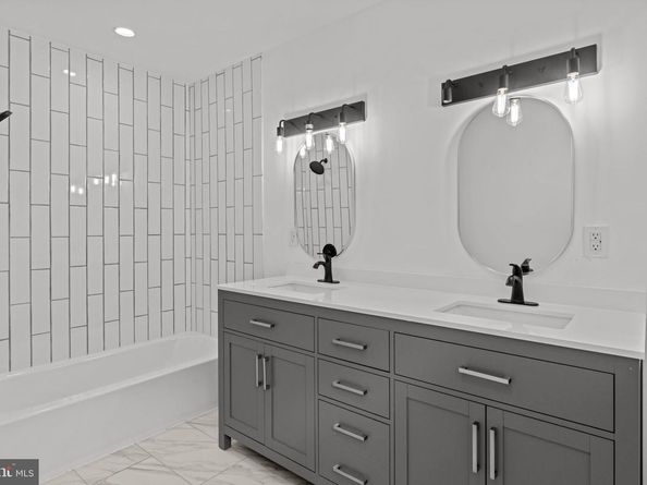 35 Thimbleberry Lane, Levittown PA 19054