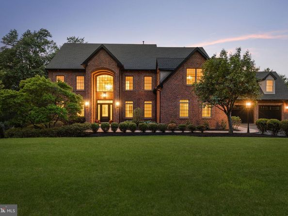102 Pickwick Drive, Doylestown PA 18901