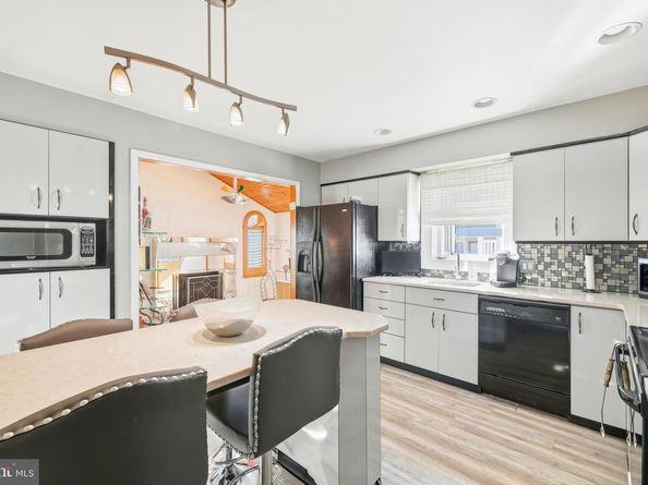 1265 Barclay Crescent, Yardley PA 19067