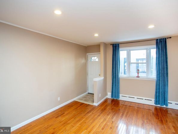 2418 S Alder Street, Philadelphia PA 19148
