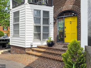 902 Oronoco Street, Alexandria VA 22314