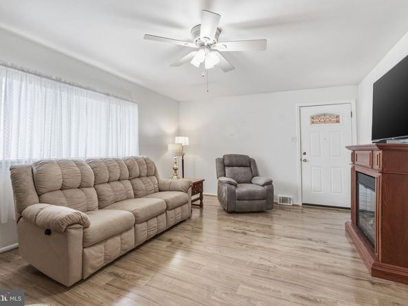 7912 Calvert Street, Philadelphia PA 19152