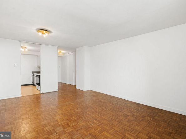 604 S Washington Square 1111, Philadelphia PA 19106