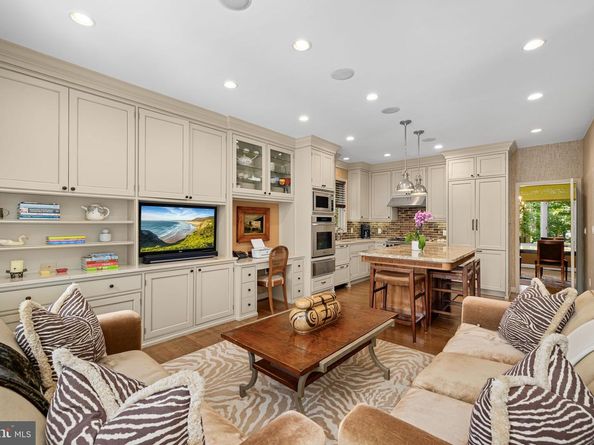 4616 Foxhall Crescent NW, Washington DC 20007