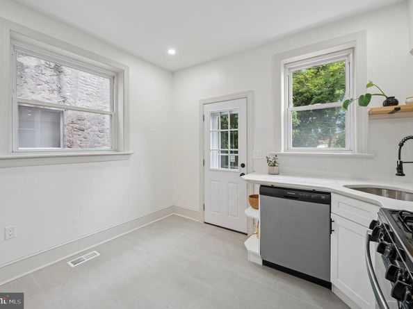 5730 Broomall Street, Philadelphia PA 19143
