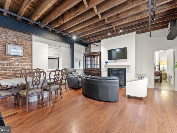 209 N 4TH Street F4, Philadelphia PA 19106